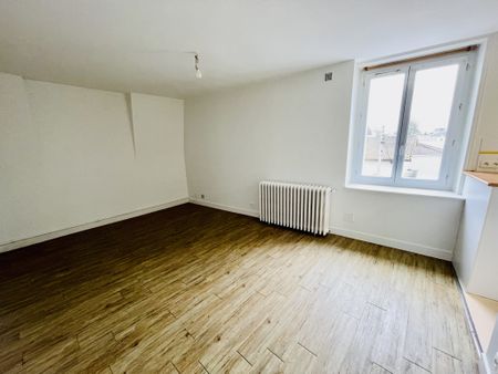 Location Appartement 3 pièces 60m² CHATELLERAULT 86100 - Photo 2