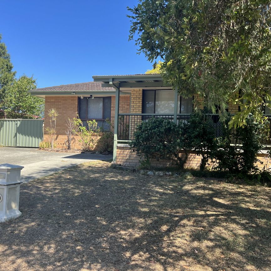 4 Bedroom 2 Bathroom Home - Photo 2