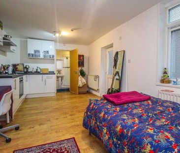 Studio to rent - Photo 4