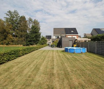 Duplex-appartement met terras, fietsenberging, tuin en 2 autostaanplaatsen. - Photo 1