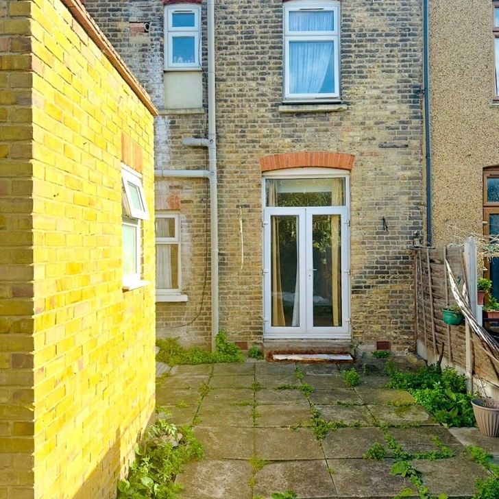 Room in a Shared House, Milverton Gardens, IG3 - Photo 1