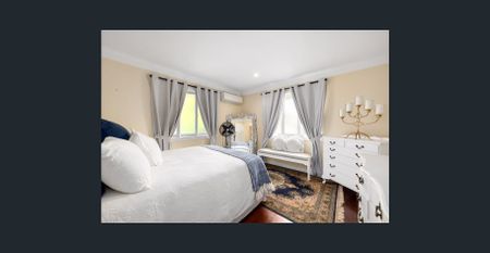 Under Contract - Renovated Duplex Near Cafés, Cinemas & Shops - Photo 2