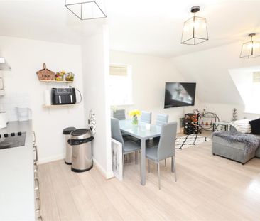 Arundel Drive, Borehamwood - Photo 2