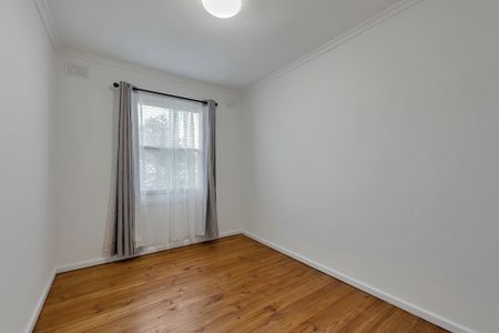Well-Maintained 3 Bedroom Home in Brahma Lodge - Photo 5