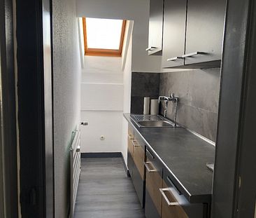 Schöne geräumige 2-Zimmer im Dachgeschoss einer Jugendstilvilla - Photo 1