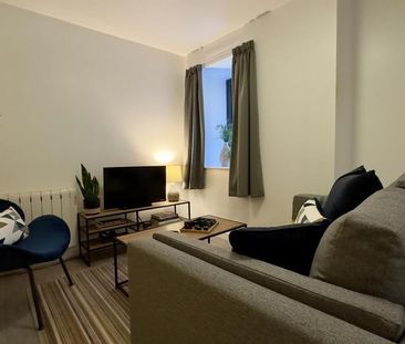 4 bedroom flat to rent - Photo 1