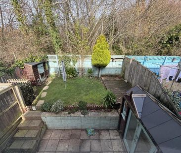 3 bedroom end of terrace house to rent - Photo 4