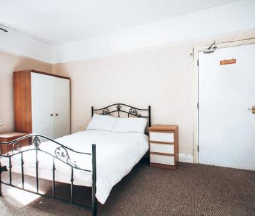 8 bedroom private hall to rent - Photo 4
