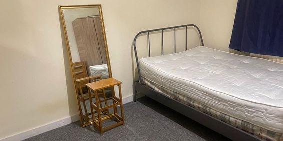 Room in a Shared House, Springfield Mount, NW9 - Photo 3