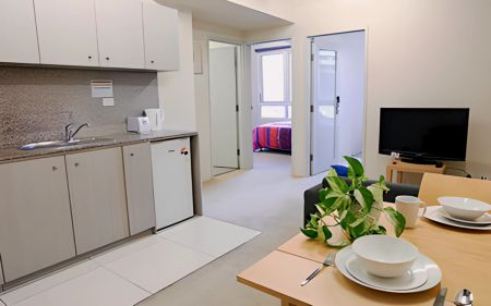 2 Bedroom Large Apartment Whole apartment - Photo 3