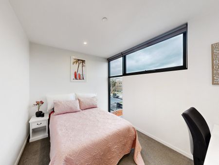 Third Floor Apartment with Private Terrace - Photo 3