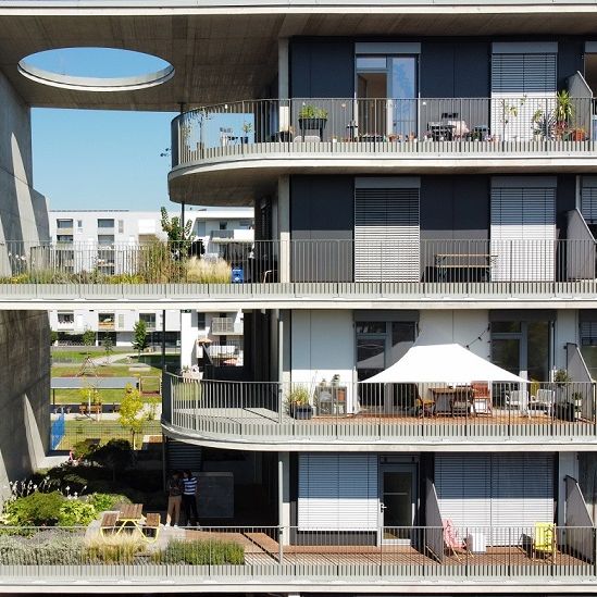 YOUNG & URBAN LIVING - Photo 1