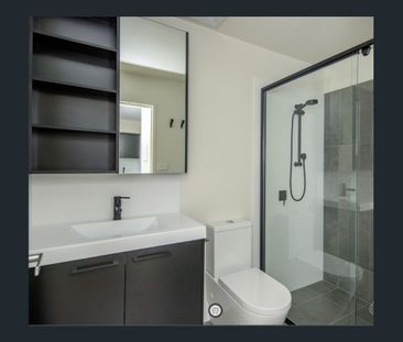 Centrally located, close to transport and harbour - Photo 3