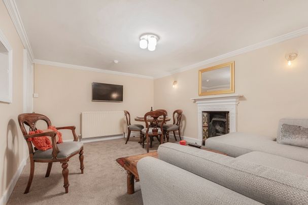 4 Bed Flat, Cornwallis Crescent, BS8 - Photo 1