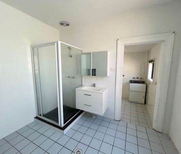 Comfortable One-Bedroom Unit - Photo 5