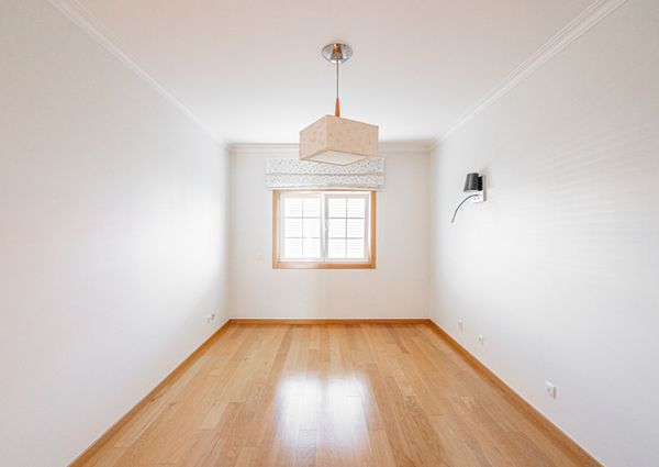 4 BEDROOM FLAT IN QUINTA DA BELOURA II - SINTRA