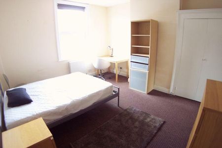 3 bedroom terraced house to rent - Photo 5