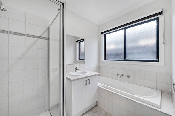 2 Green Orchid Circuit, Pakenham VIC 3810 - House For Rent | Domain - Photo 1