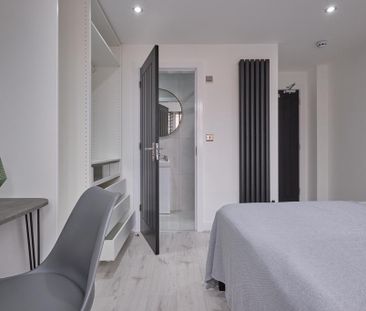 6 bedroom terraced house to rent - Photo 1