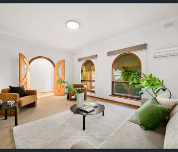 Peaceful Family Living in a Prime Paradise Location - Photo 2