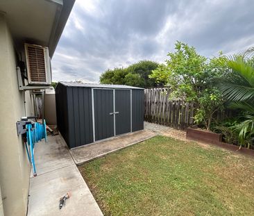 Large Modern 4 Bedroom Home - Photo 4