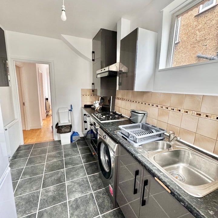 Room in a Shared House, College Road, HA9 - Photo 1