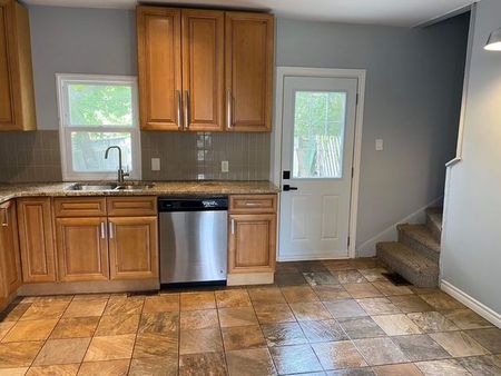 For Lease - 396 Macnab Street, Hamilton, Ontario - Photo 3