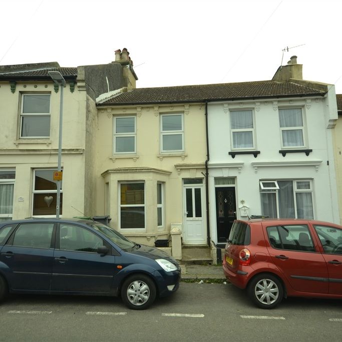 2 bed terraced house to rent in Winchelsea Road, Hastings - Photo 1