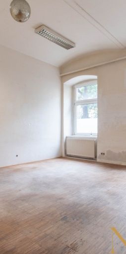 Auf Mieterwunsch adaptierbare Erdgeschoßwohnung nahe dem Linzer Schlossberg zu vermieten! - Photo 1