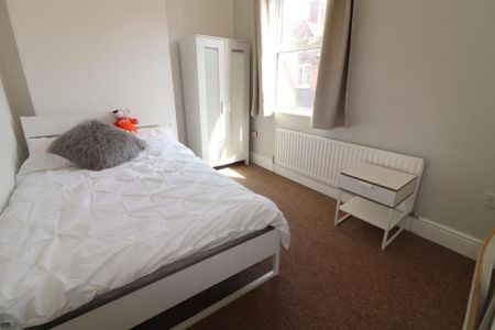 1 bedroom in a house share to rent - Photo 5