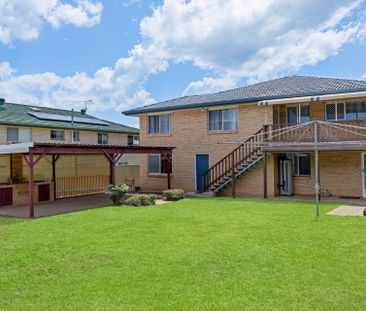 Newly Renovated 3 Bedroom Two-Storey Home in Nambour Heights - Photo 4