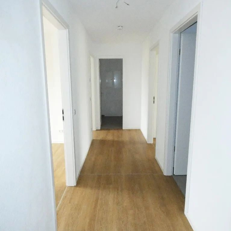 Moderne 3-Zimmer-Wohnung mit Einbauküche, großem Balkon und Aufzug! - Photo 1