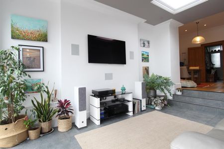 3 bedroom terraced house to rent - Photo 2