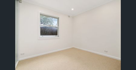 Spacious family home with leafy outlook - Photo 2