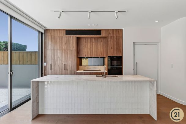 Exceptional Private Terrace Offering Peace&comma; Space & Convenience - Photo 1