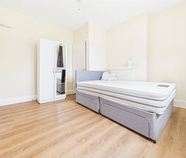 London Road, Isleworth, Middlesex, TW7 - Photo 1
