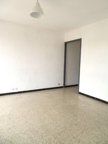 T1BIS 410€ H.C 58Bis Av Jean Jaurès Nîmes, 35m² - Photo 5