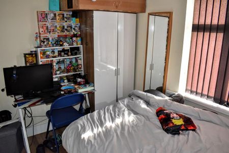 6 bedroom semi-detached house to rent - Photo 4