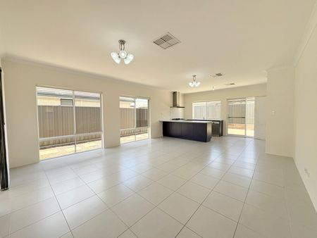 3-Bedroom Rental House with 2 Bathrooms in Hilbert - Your Next Home Awaits! - Photo 4