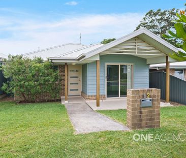 CHARMING 3-BEDROOM HOME IN BAYSWOOD ESTATE - Photo 2