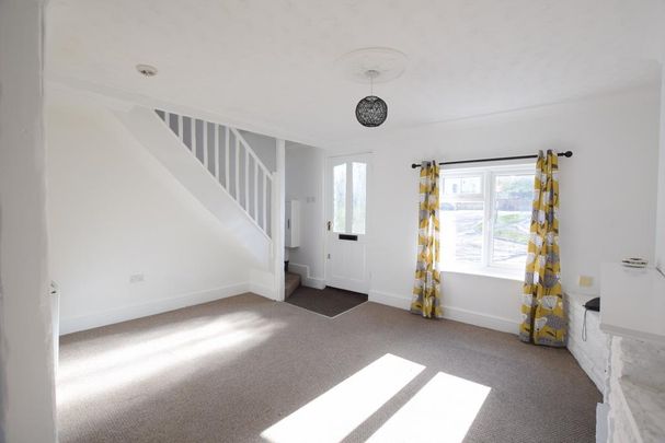 2 bedroom end of terrace house to rent - Photo 1