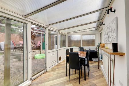 3 bedroom semi-detached bungalow to rent - Photo 3