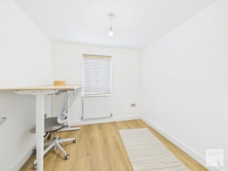 4 bedroom semi-detached house to rent - Photo 4