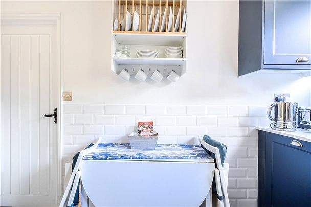 A charming one bedroom cottage with a garden situated just off The Green in the popular town of Marlborough. - Photo 1
