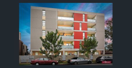 Oversized modern apartment situated in prime location - Photo 2