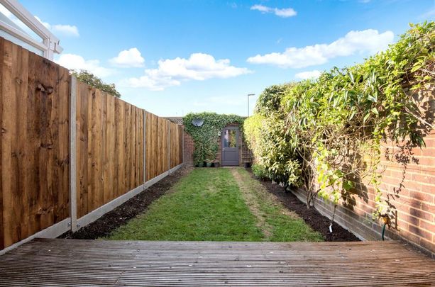 2 bedroom end of terrace house to rent - Photo 1