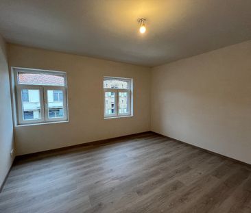 Te huur: Volledig gerenoveerde woning in hartje Vlamertinge - Photo 4