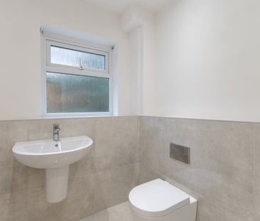 5 bedroom detached house to rent - Photo 2