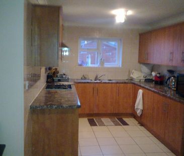Room in a Shared House, St Aubyns Ave, TW3 - Photo 5