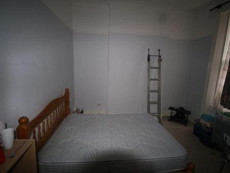 4 bedroom end of terrace house to rent - Photo 4